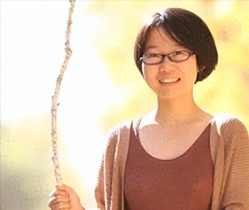 MK体育登录入口-45岁的李娟近况曝光，住15W的房子，不生孩子也不上班，选择隐居