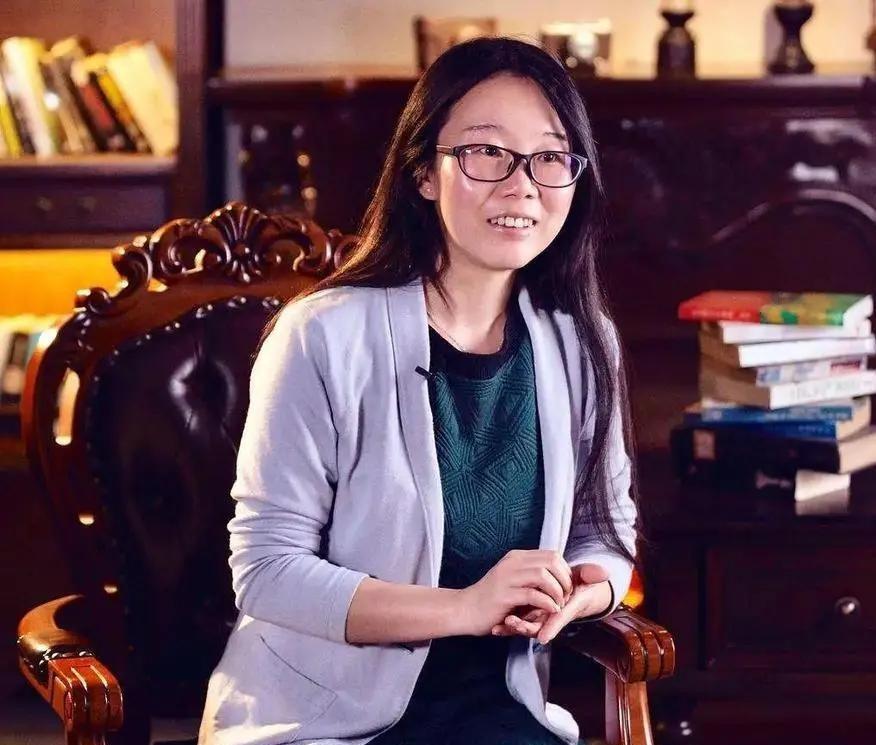 MK体育登录入口-45岁的李娟近况曝光，住15W的房子，不生孩子也不上班，选择隐居