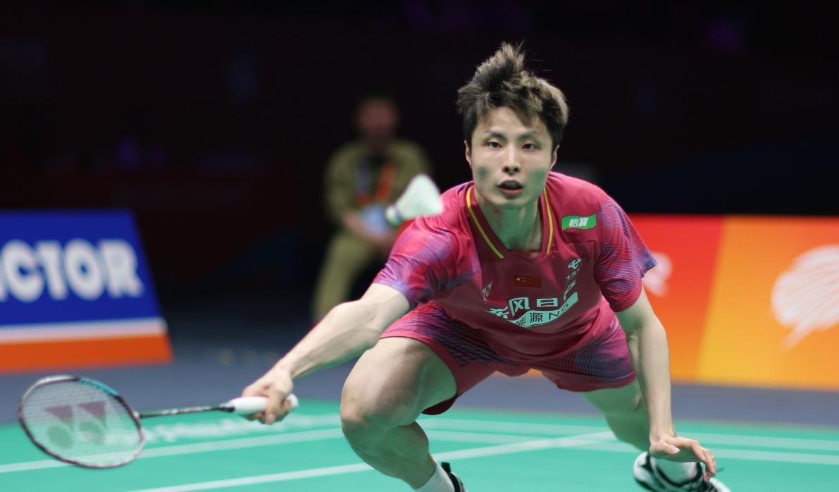 MK体育登录入口-亚锦赛首次封王！石宇奇2-0完胜最强黑马，打破国羽8年冠军荒