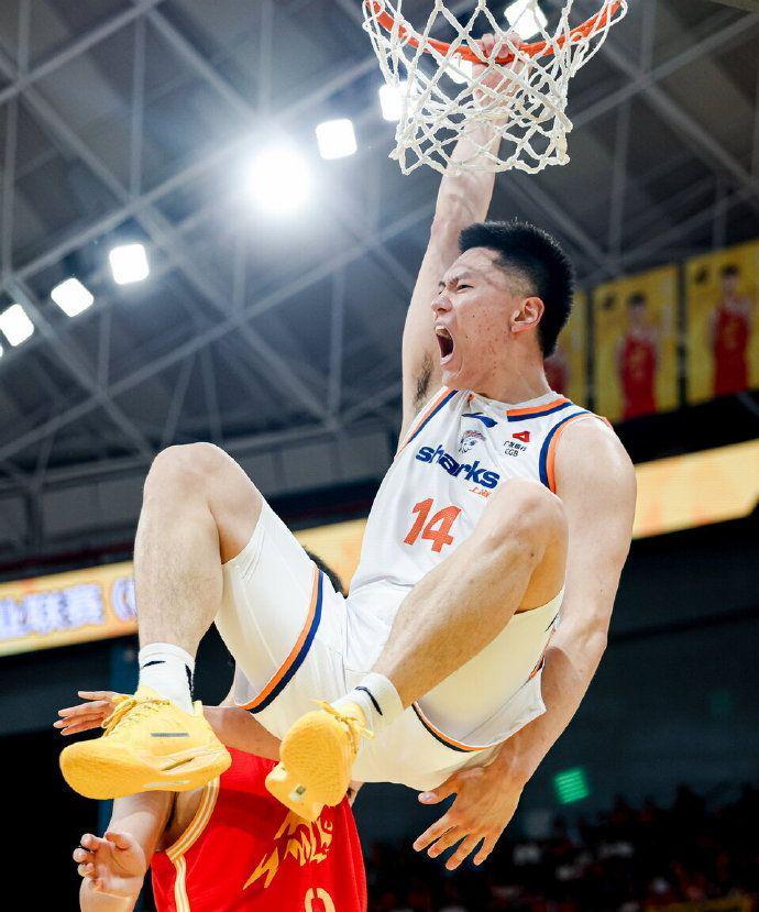 MK体育-谁能想到！上海总决赛篮板王仅1米98，3战场均8.3板比王哲林还多