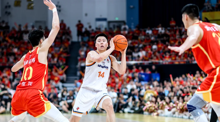MK体育-谁能想到！上海总决赛篮板王仅1米98，3战场均8.3板比王哲林还多